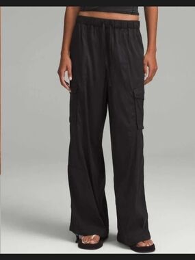 NWT Lululemon Lightweight Adjustable Mid-Rise Cargo Pant Black Size XS